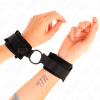 KINK - BEGINNER FUR HAND CUFFS 25 CM WITH O-RING 4 CM BLACK ADJUSTABLE 15-25 CM - Afbeelding 4